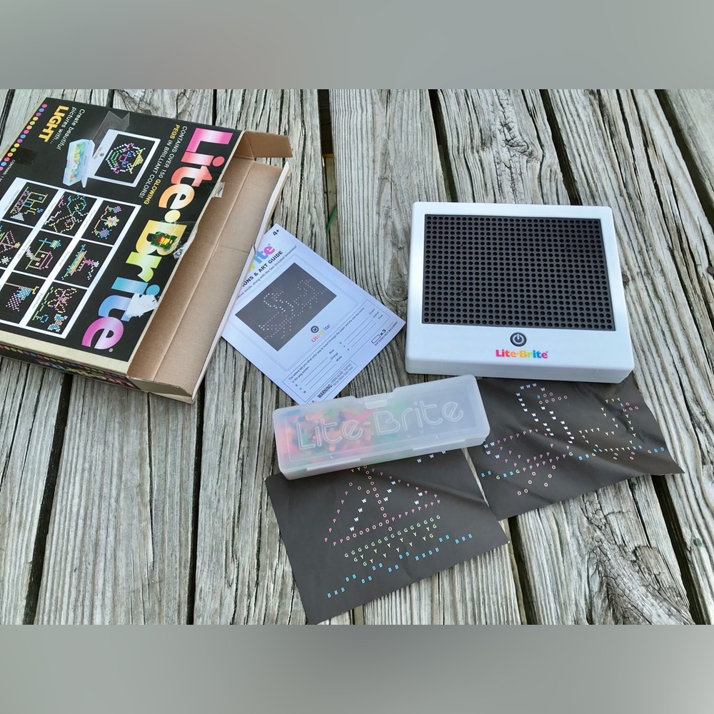 2011 LITE BRITE Battery Operated Light Up Board & Colorful Pegs Pictures In Box